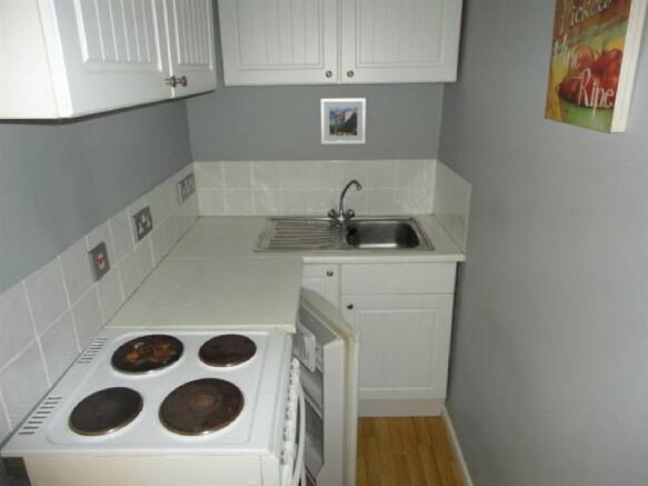 FITTED KITCHEN