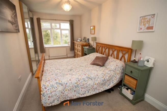Thorntree Drive, Whitley Bay photo 4