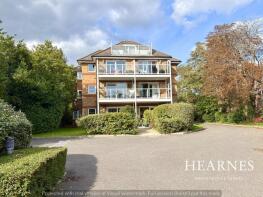 11, 90 Park Court, Bournemouth Road, Poole BH14 0HA
