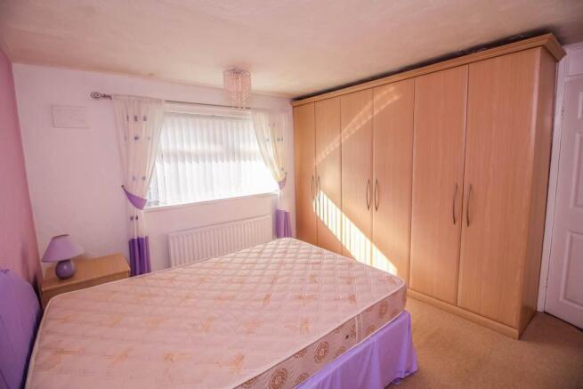 Bedroom 1 pic 2