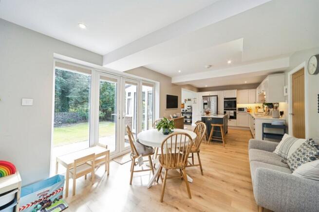 6 bed Detached for sale Image 6
