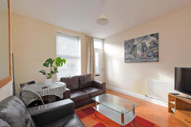39 Toyne St - living room, 2.jpg
