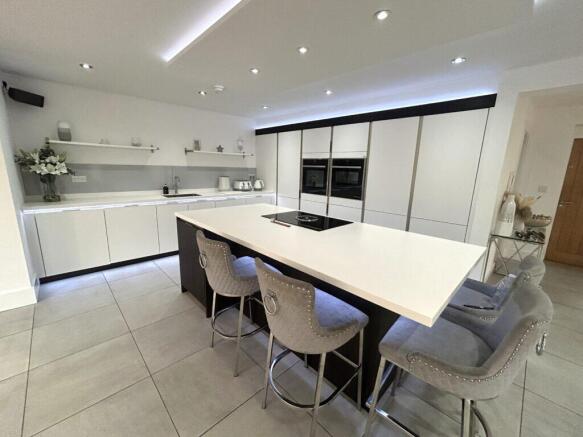 4 bed Detached for sale Image 7