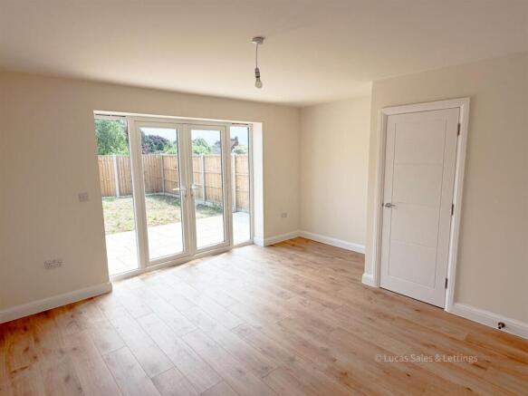 25 Stanton Close Desborough-14.jpg