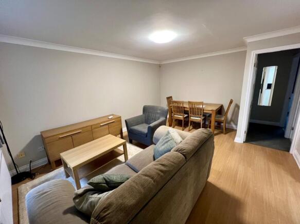 2 bed Flat to rent Image 8