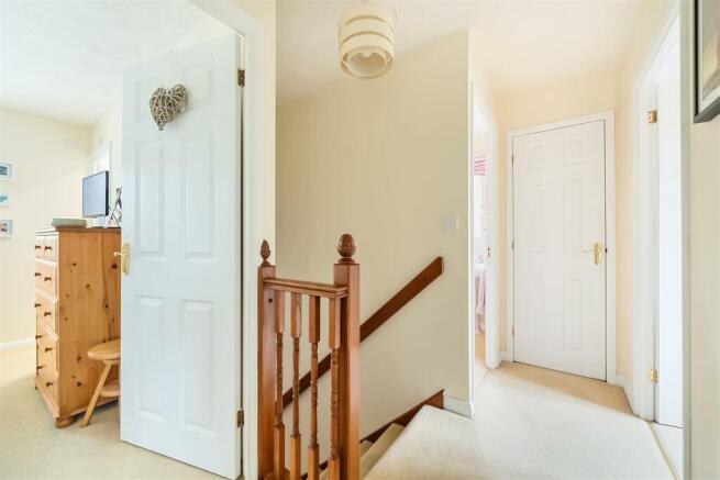 10 Mansell Close (13).jpg