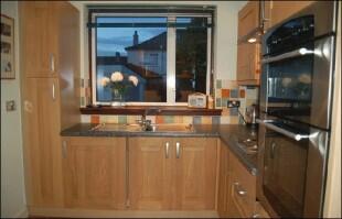 FITTED KITCHEN