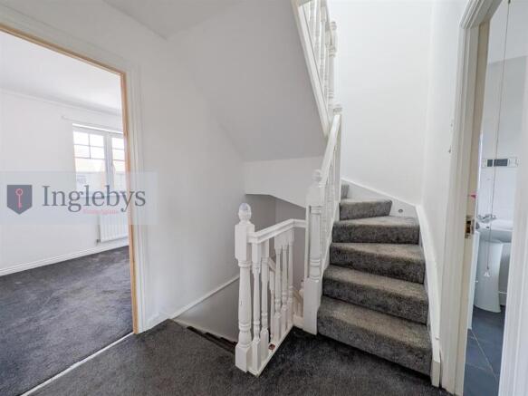 5 bed Semi-Detached for sale Image 11