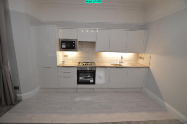 2 bed Ground Flat to rent Image 4