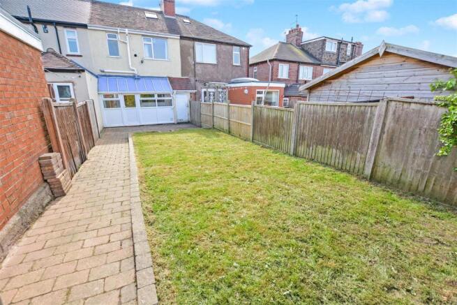 ENCLOSED REAR GARDEN