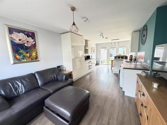 Open Plan Dining Kitchen & Family Room