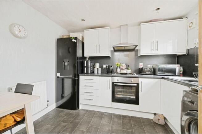 3 bed Terraced for sale Image 2
