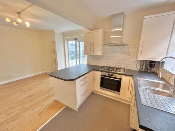 Kitchen 2.jpg