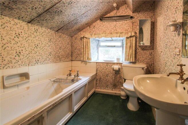 4 bed Detached for sale Image 11