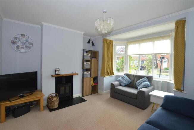 10 Shirley Drive lounge.JPG