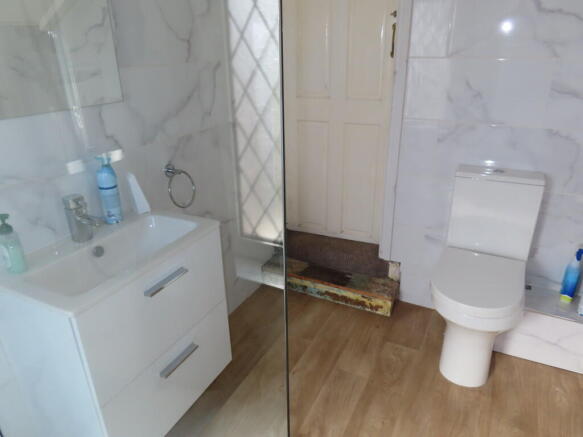2 bed Terraced to rent Image 4