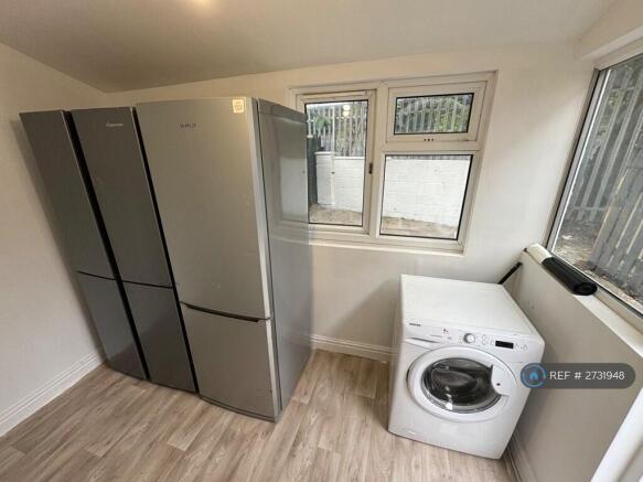 1 bed House Share to rent Image 8