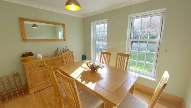 DiningRoom2.jpg
