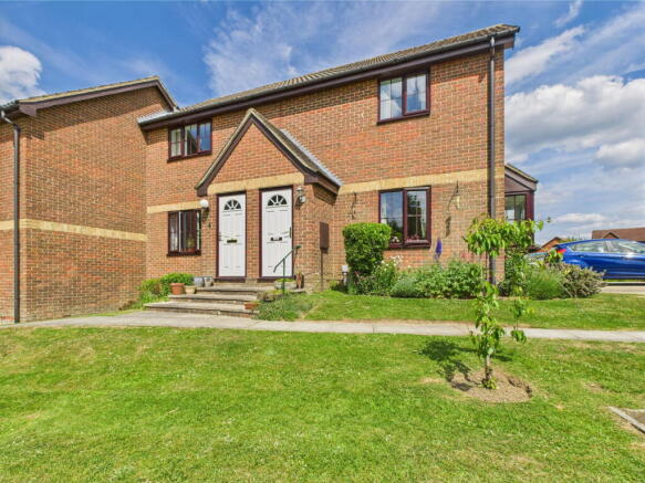 2-bed flat on Oak Tree Way, Horsham, RH13 6EQ, £200,000