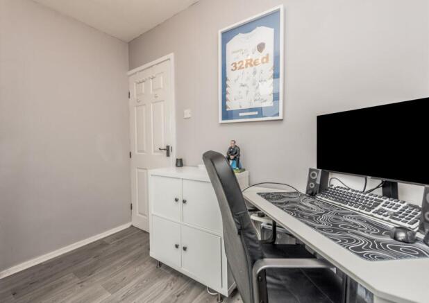 4 bed Semi-Detached for sale Image 11