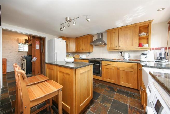 Kitchen3.jpg