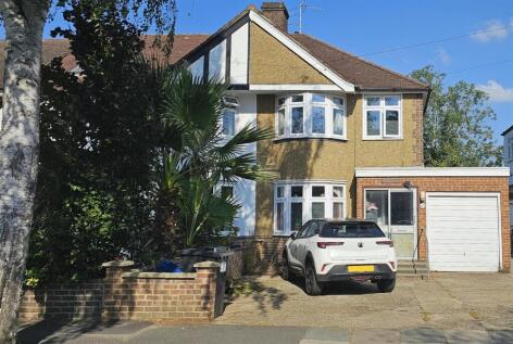 Waverley Avenue, Whitton