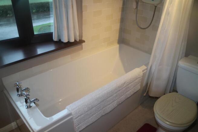 BATHROOM/WC