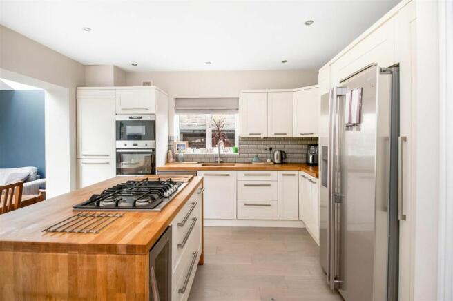 OPEN-PLAN DINING KITCHEN AND GARDEN ROOM