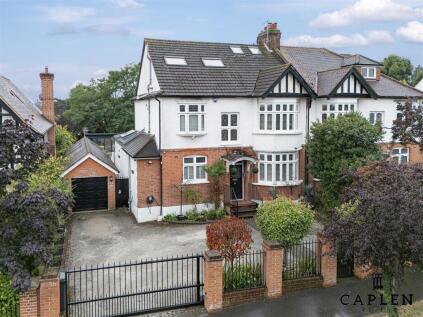 Roebuck Lane, Buckhurst Hill