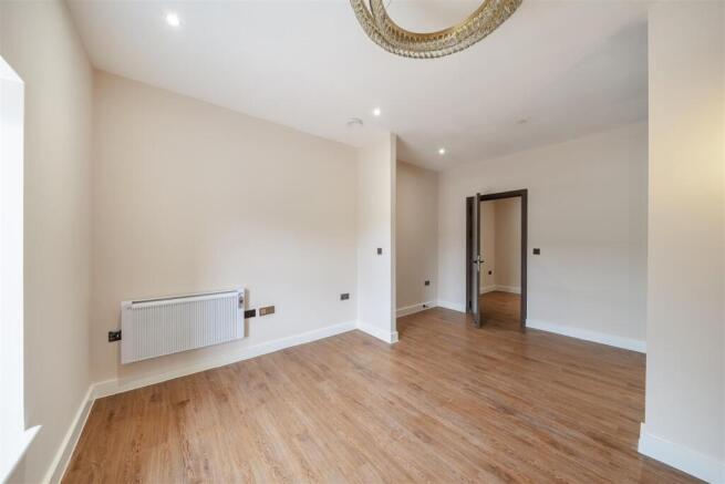 2 bed Apartment to rent Image 9