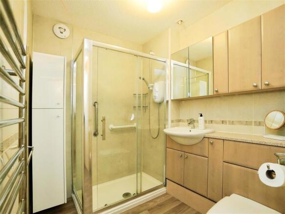 2 bed Apartment for sale Image 4