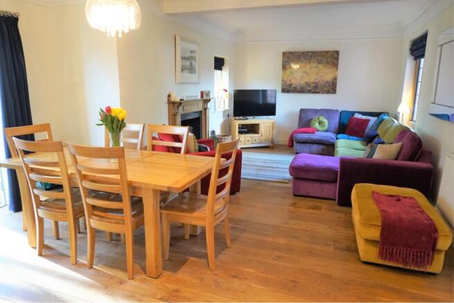 Lounge/Dining Room