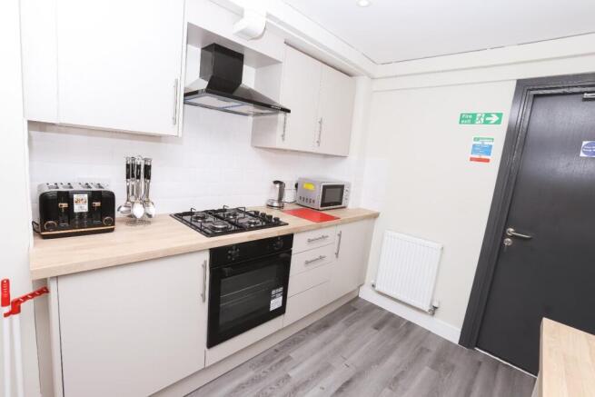 5 bed Terraced to rent Image 7