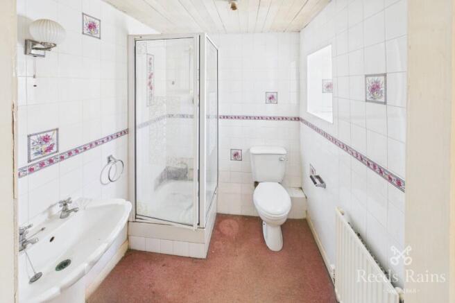 4 bed Detached for sale Image 11