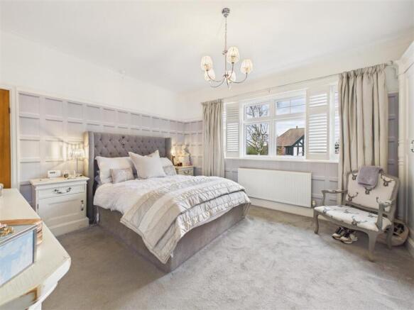 5 bed Detached for sale Image 11