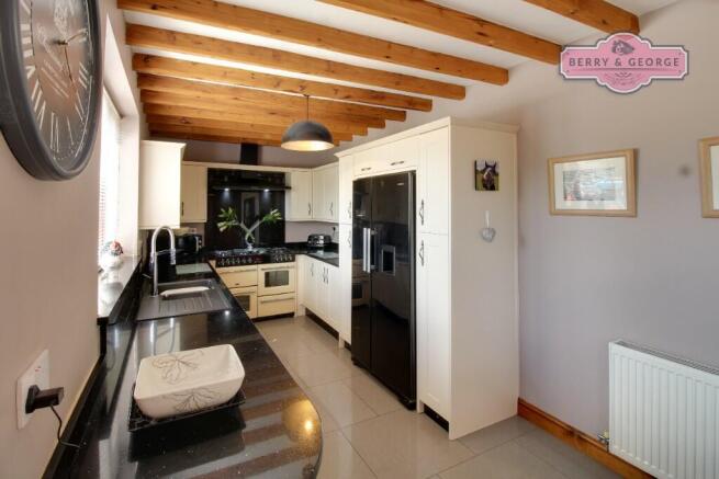 KITCHEN / DINER