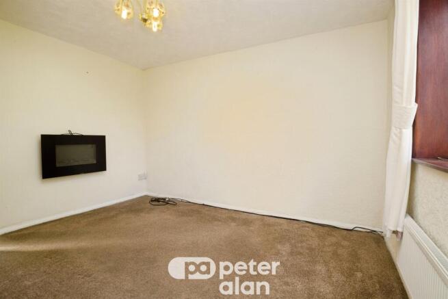 Mead Lane, Cwmbran photo 3