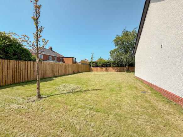 5 bed Detached for sale Image 12