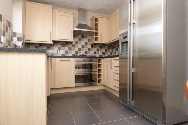 Sovereign Close, kit