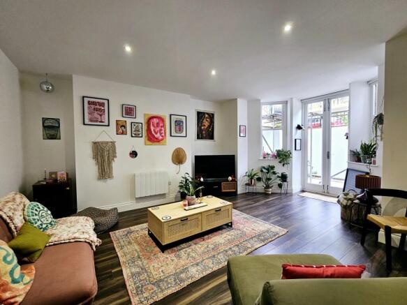 1 bed Flat for sale Image 4
