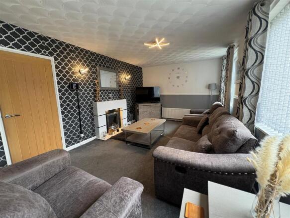 3 bed Semi-Detached for sale Image 6
