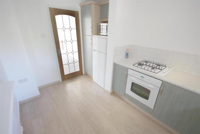 3 bed Apartment to rent Image 4