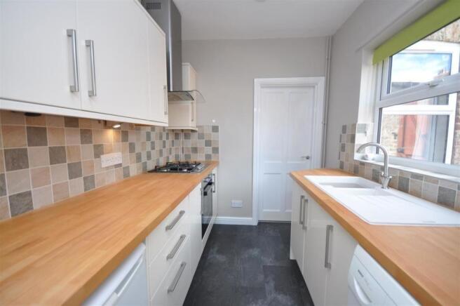 3 bed End of Terrace to rent Image 4