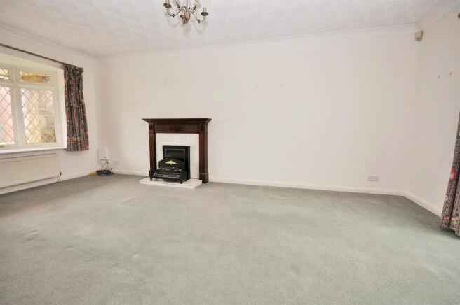 SITTING / DINING ROOM