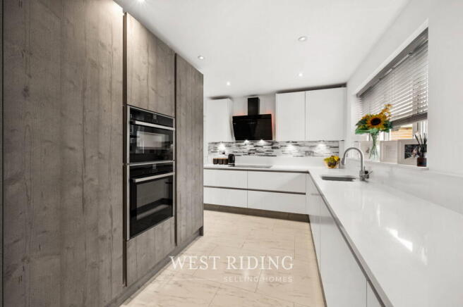 4 bed Detached for sale Image 12