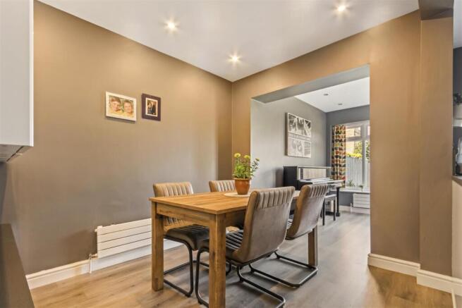 4 bed Link Detached House for sale Image 9
