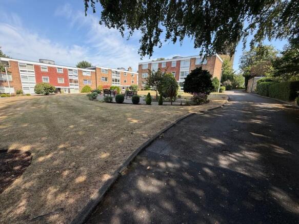 3 bed Apartment for sale Image 11