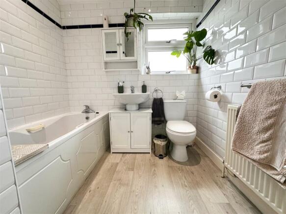 FAMILY BATHROOM