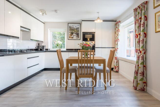 2 bed Flat for sale Image 5