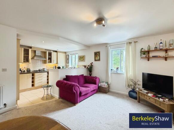 Kitchen/living area (3)